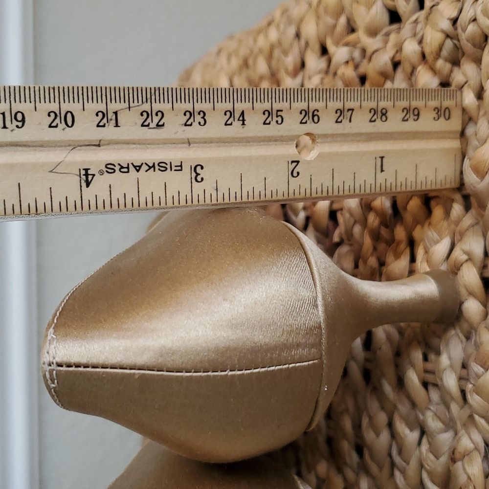 Stuart Weitzman - Picture 5 of 6